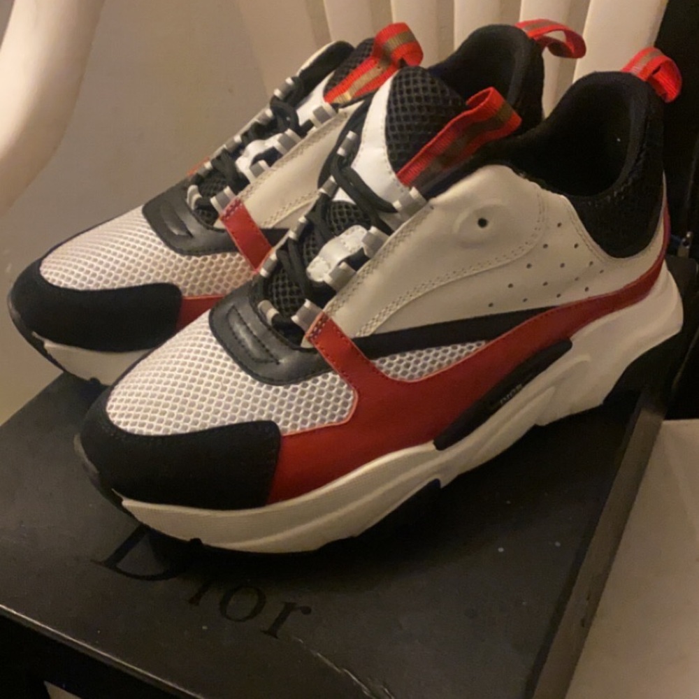 Dior B22